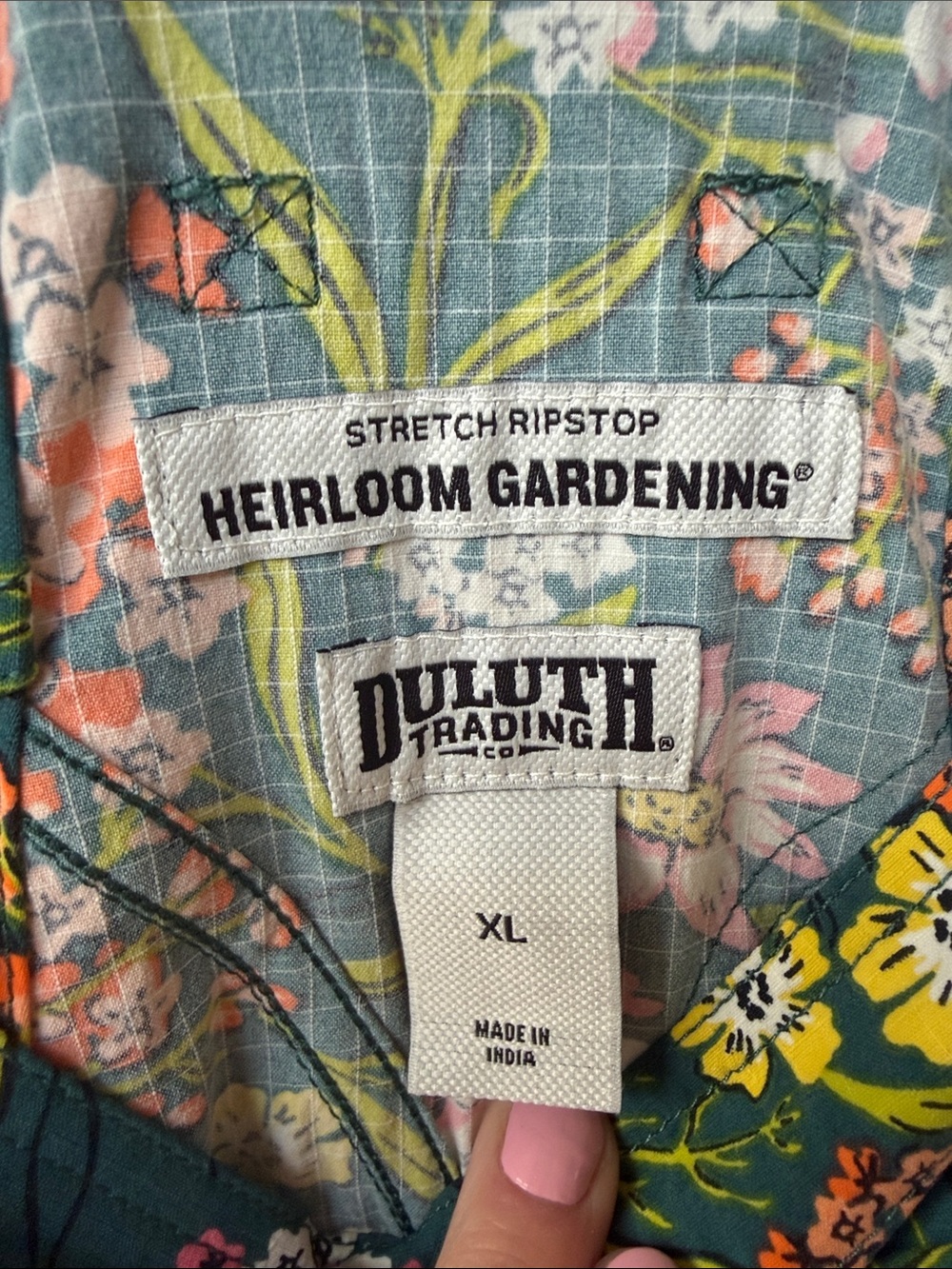 Duluth NWT Heirloom Gardening 7" Shorts Overalls Monarch Butterfly XL - Picture 2 of 8